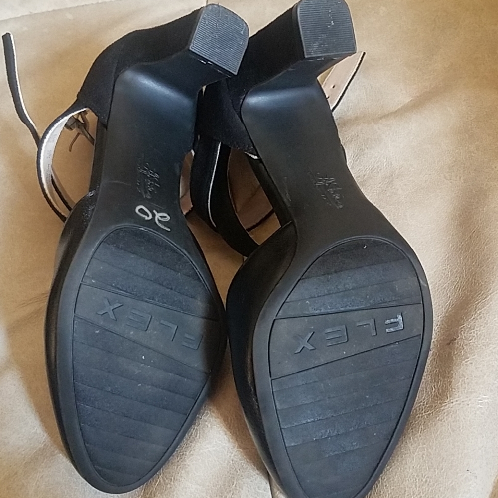 Shoes - Picture 4 of 4